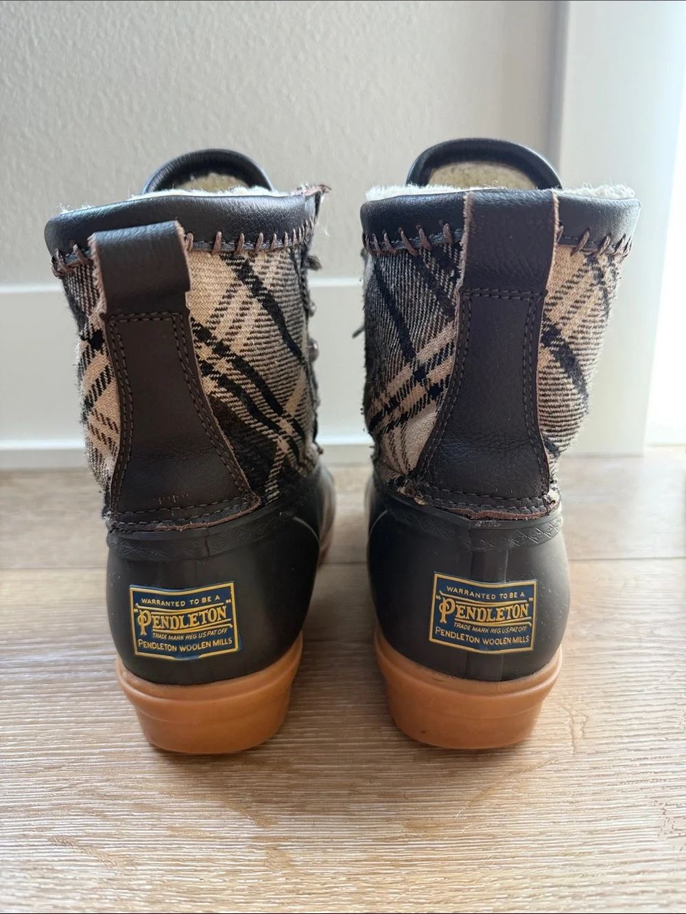 Pendleton Heritage Plaid Waterproof Black‎ and Brown Duck Boots Size 6